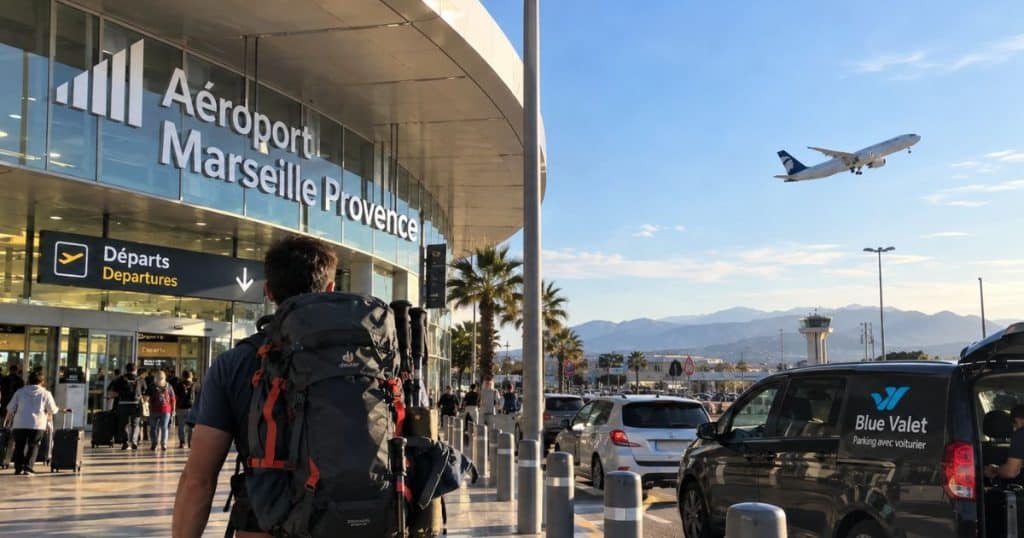 Les risques liés à la confidentialité numérique que les voyageurs négligent souvent avant de se rendre en Corse 4 Avion pour marignanne pour aller faire le GR20